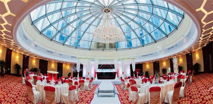 辨析一站式婚礼服务公司含古堡主题场地、摄影双机位与魔术表演如何选(图1)