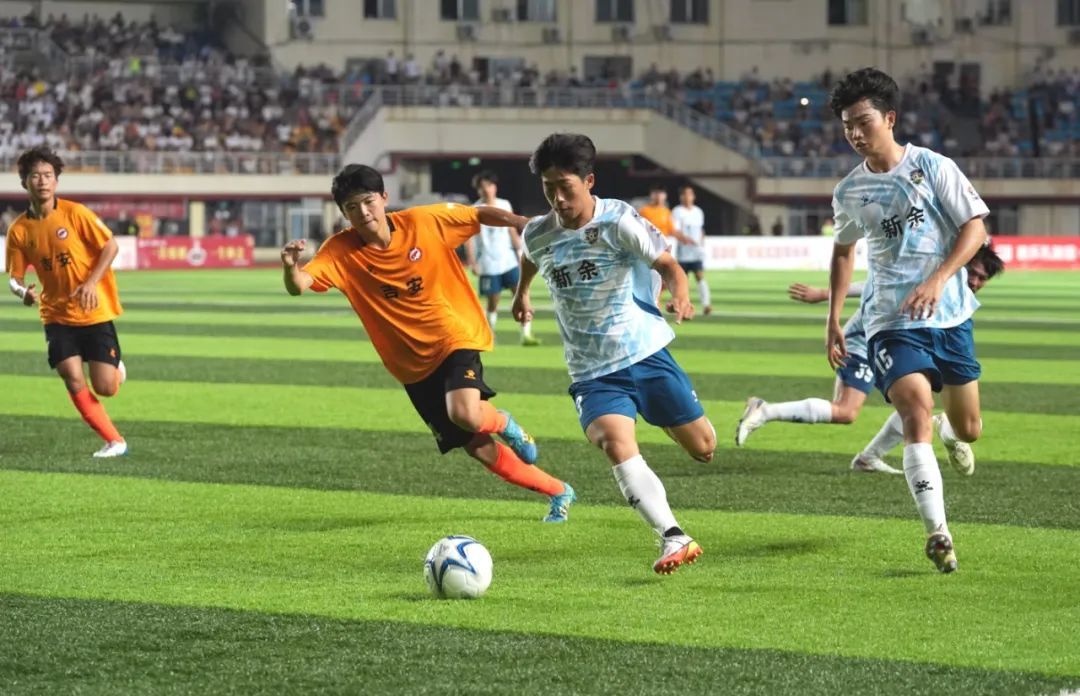 为男友摘子宫剃寸头打舌环甜歌少女变魔女：49岁的她现状如此(图1)