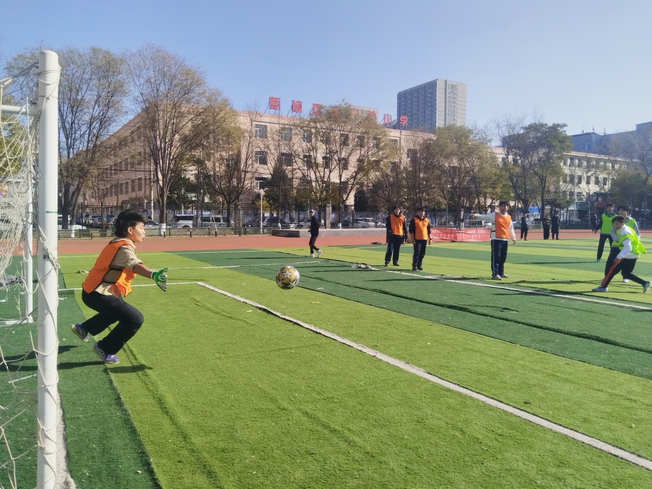 踢踢球游戏(图1)