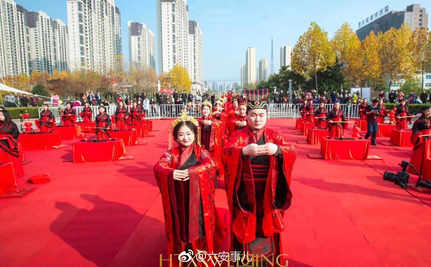 八百里瀚海铺展壮阔长卷(图1)