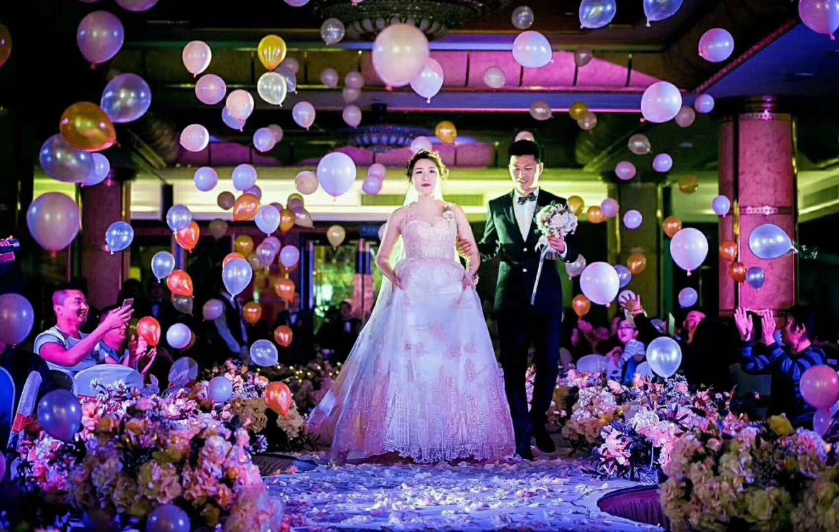 英媒盘点不会受邀参加C罗婚礼的人:鲁尼滕哈格在列(图1)
